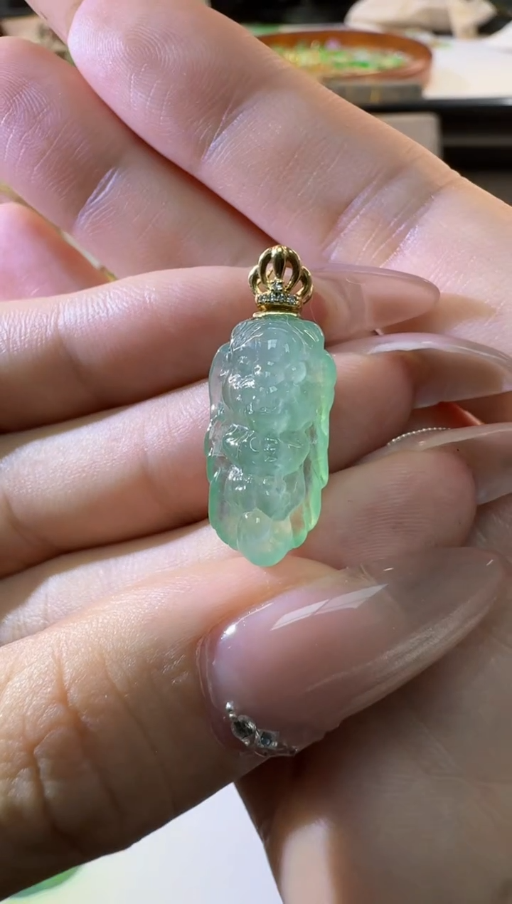 【闪购商品】翡翠颈饰18K金镶嵌缅甸翡翠A货吊坠