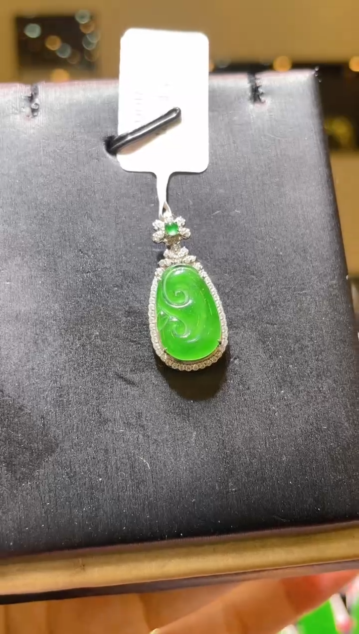 【闪购商品】翡翠吊坠(赠链)18K金镶嵌A16