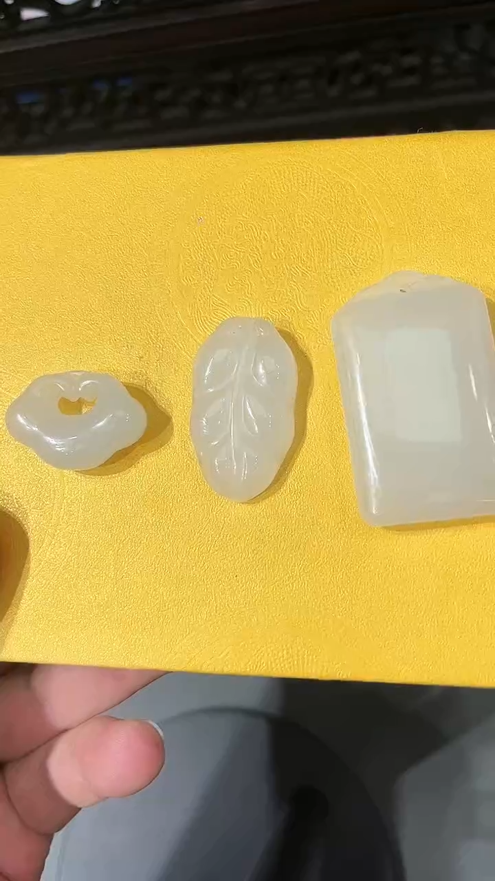 吊坠(不含链)未镶嵌石英质玉（天山翠）一家三口吊坠