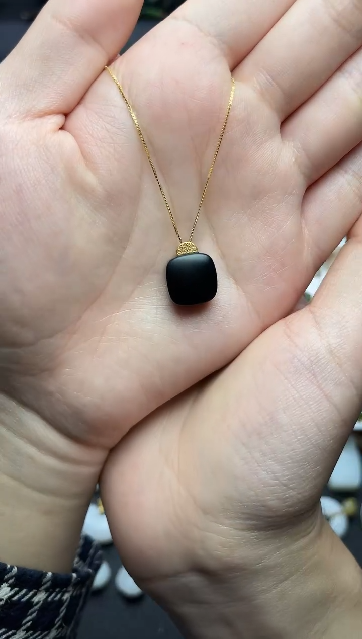 颈饰18K金镶嵌和田玉方糖06