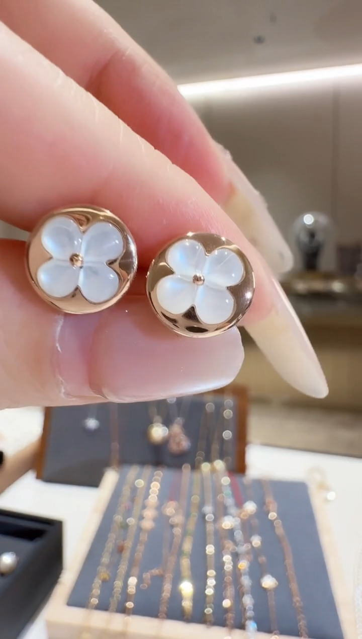 耳钉贝壳（贝母）18K金镶嵌贝母老花耳钉