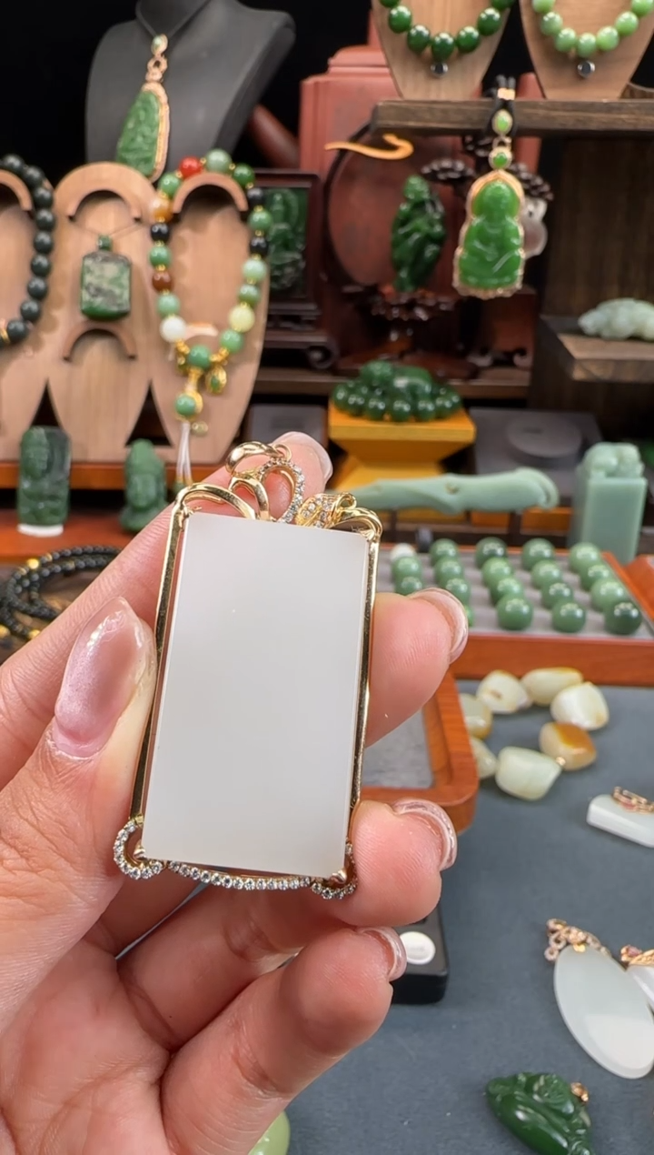 【闪购商品】和田玉吊坠18K金镶嵌1