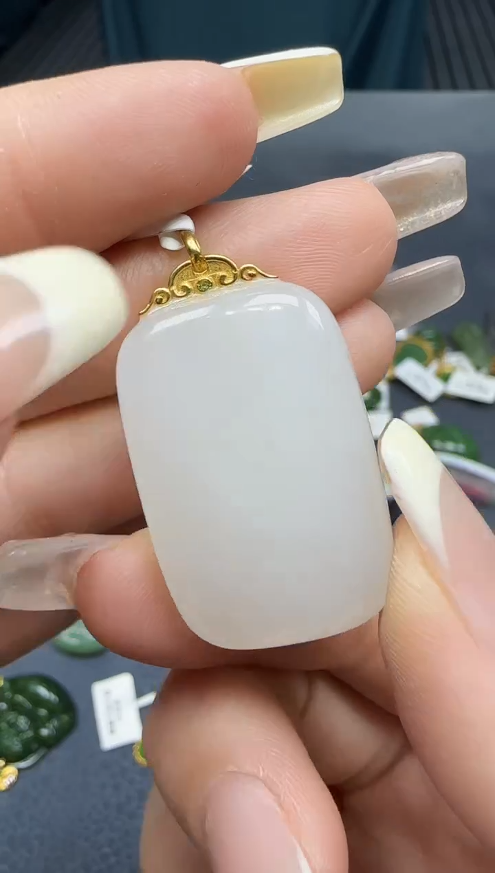 【闪购商品】和田玉挂件18K金镶嵌1