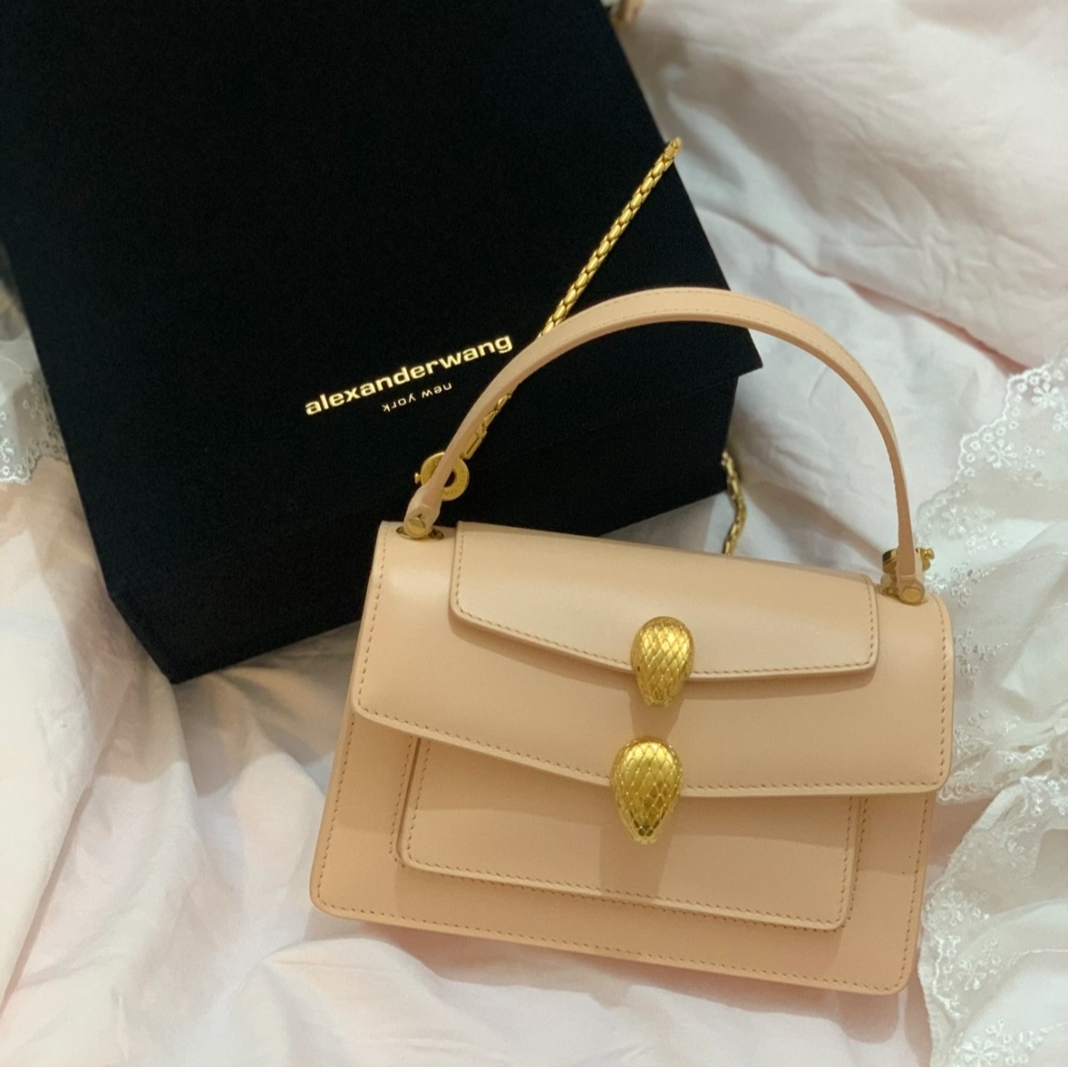 99新 BVLGARI/宝格丽 蔚蓝/联名限量款 裸粉色双蛇头 手提包 闲置