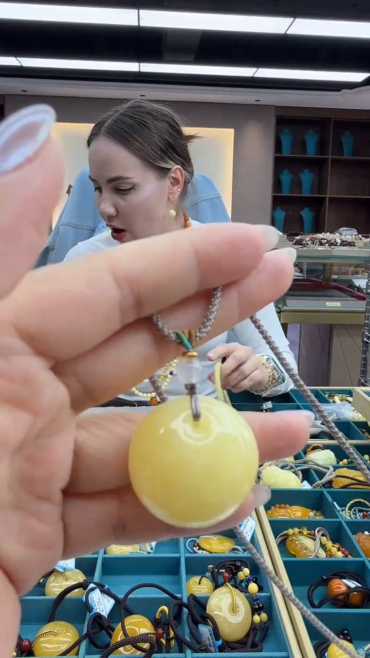 琥珀颈饰未镶嵌263秒拍号 假一罚三 