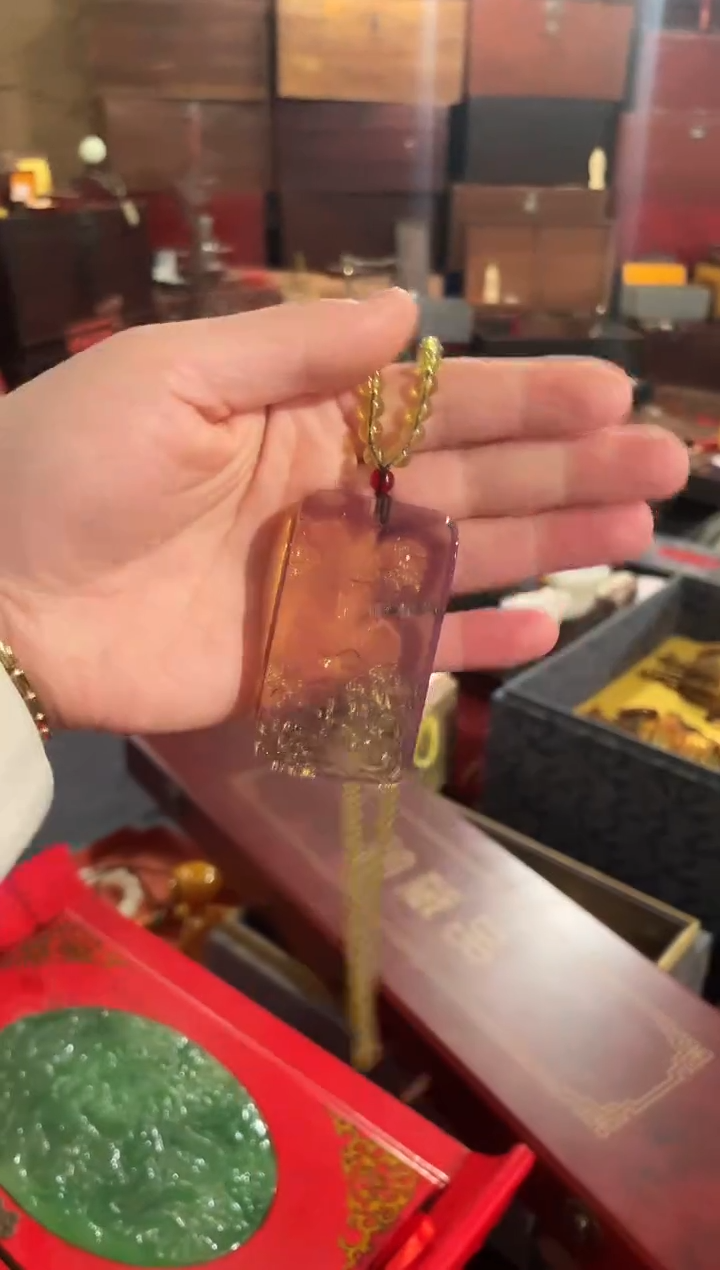 【闪购商品】琥珀颈饰未镶嵌茶破山水
