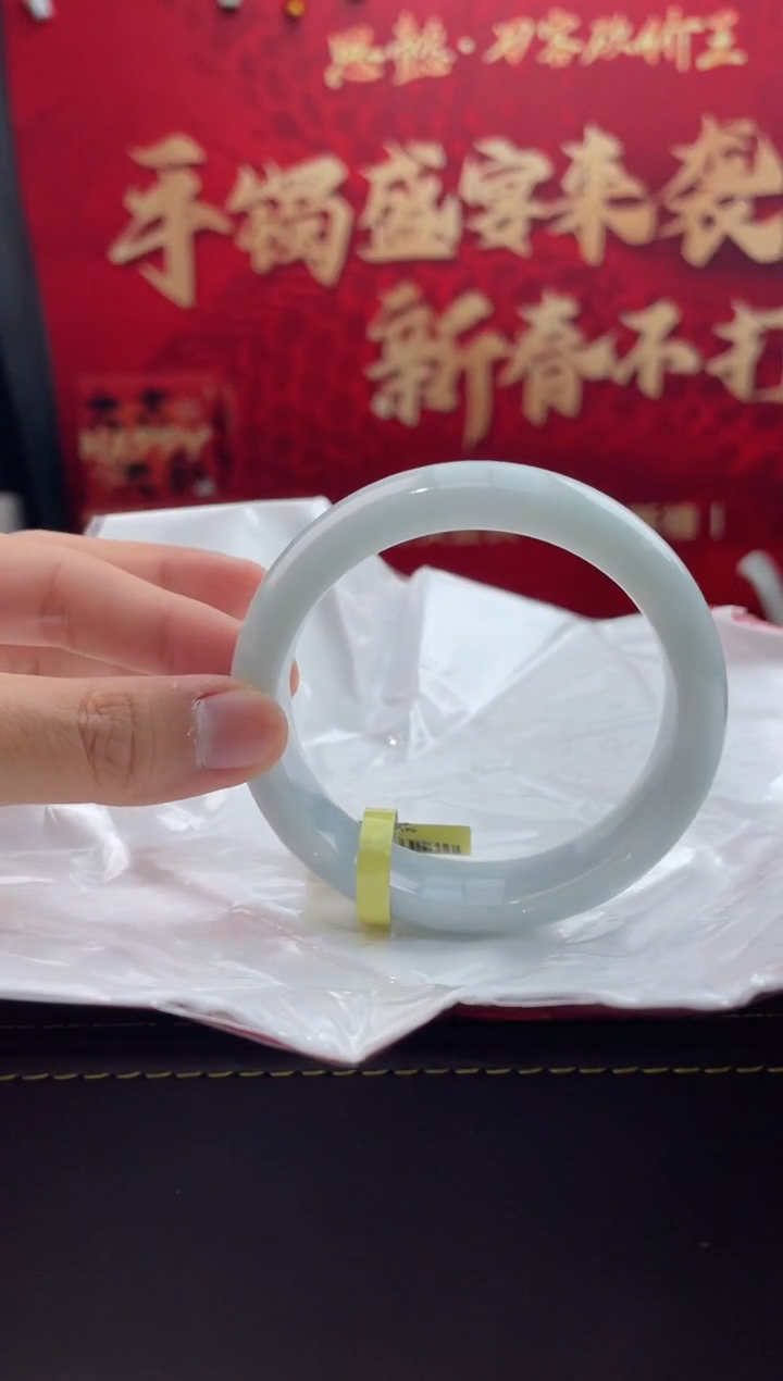 【闪购商品】翡翠手镯未镶嵌61翡翠手镯（微瑕）