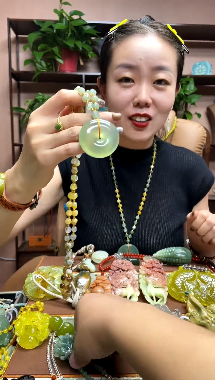 未镶嵌岫玉吊坠多样性发货发其中之一