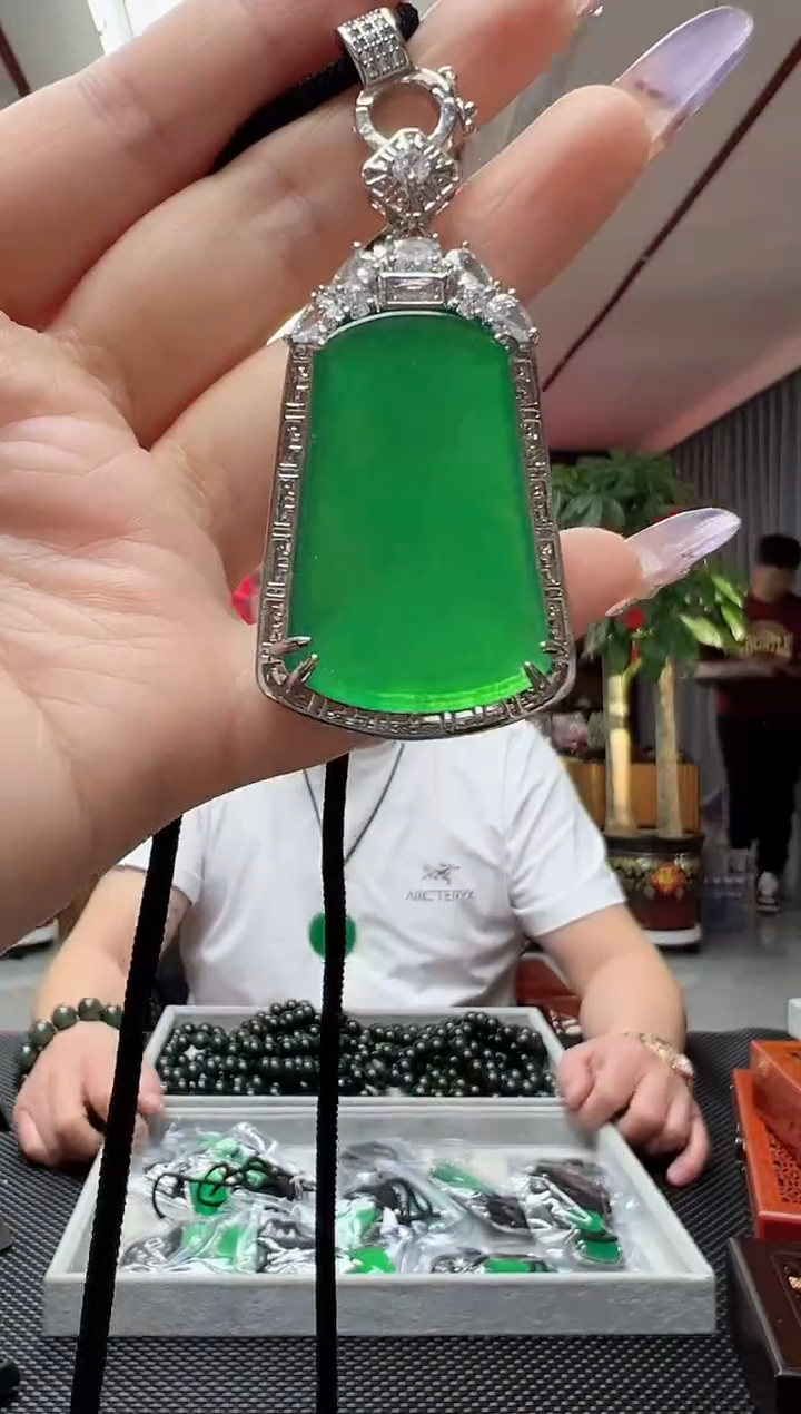 【闪购商品】翡翠挂件未镶嵌无事牌/多样性发货其中发一