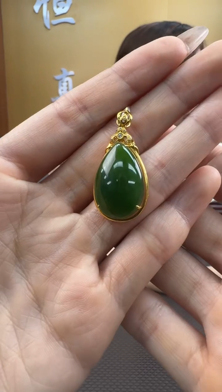 【闪购商品】和田玉挂件18K金镶嵌挂件