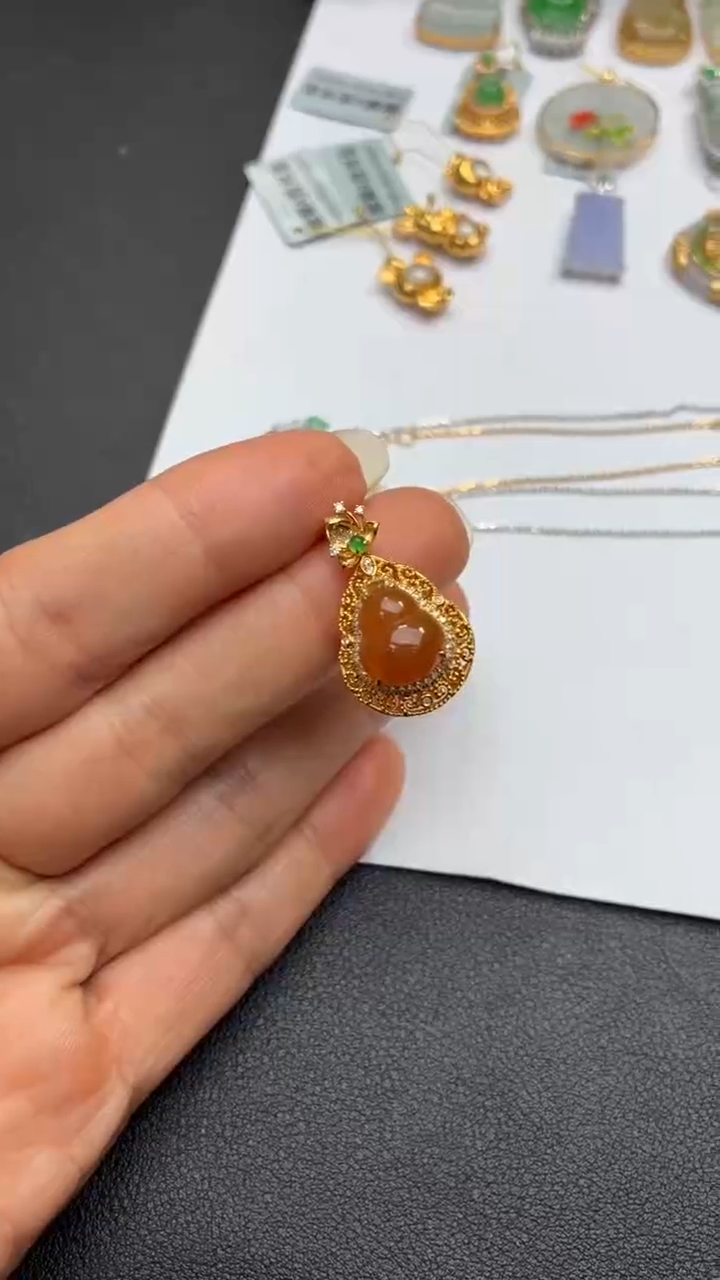 颈饰18K金镶嵌翡翠天然翡翠A货