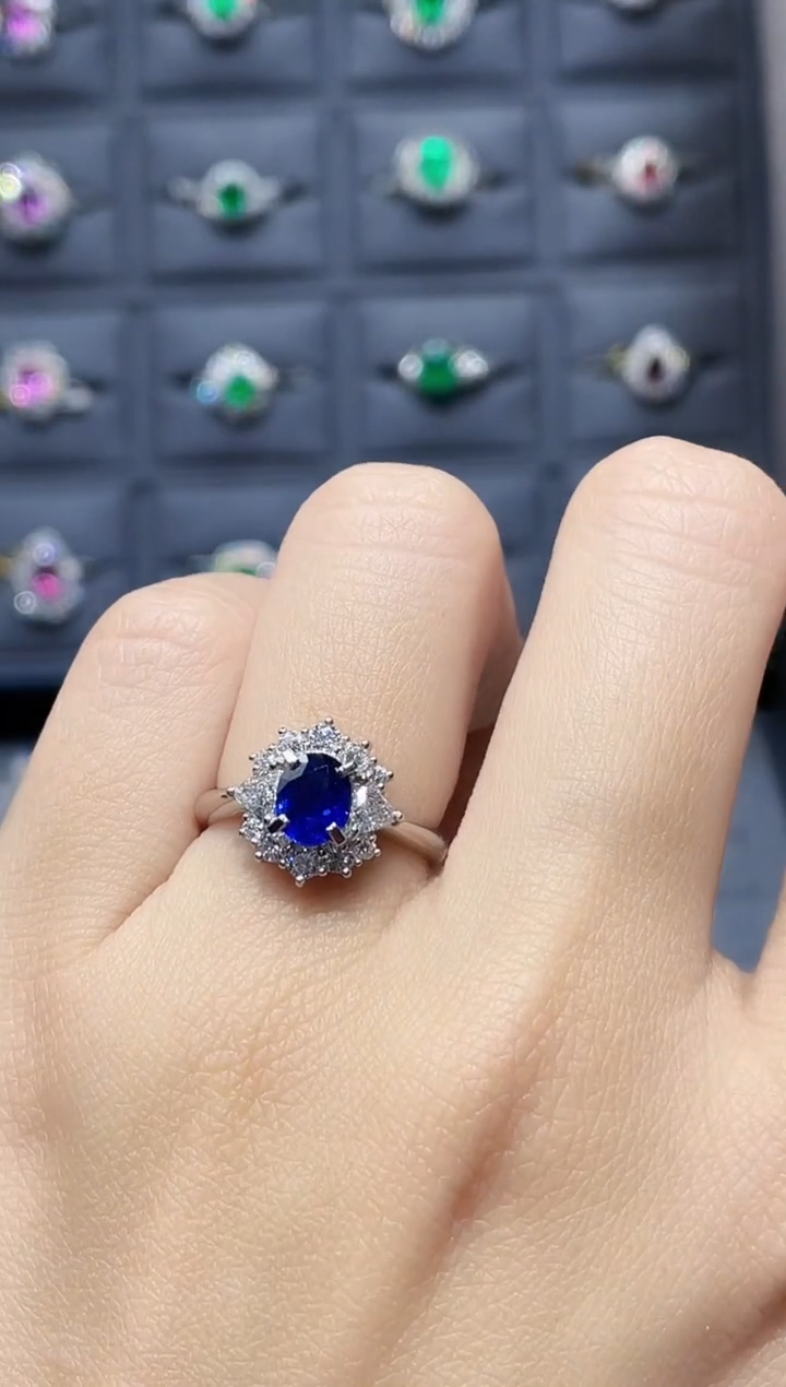 【闪购商品】蓝宝石戒指铂Pt900镶嵌0.95克拉/皇家蓝