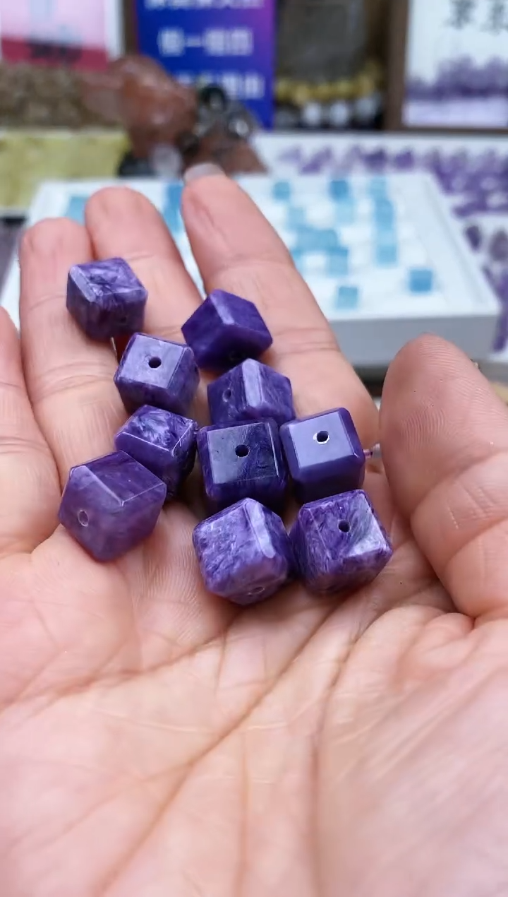 【闪购商品】查罗石（紫龙晶）颈饰未镶嵌93a多样性发其一/2.24/1个