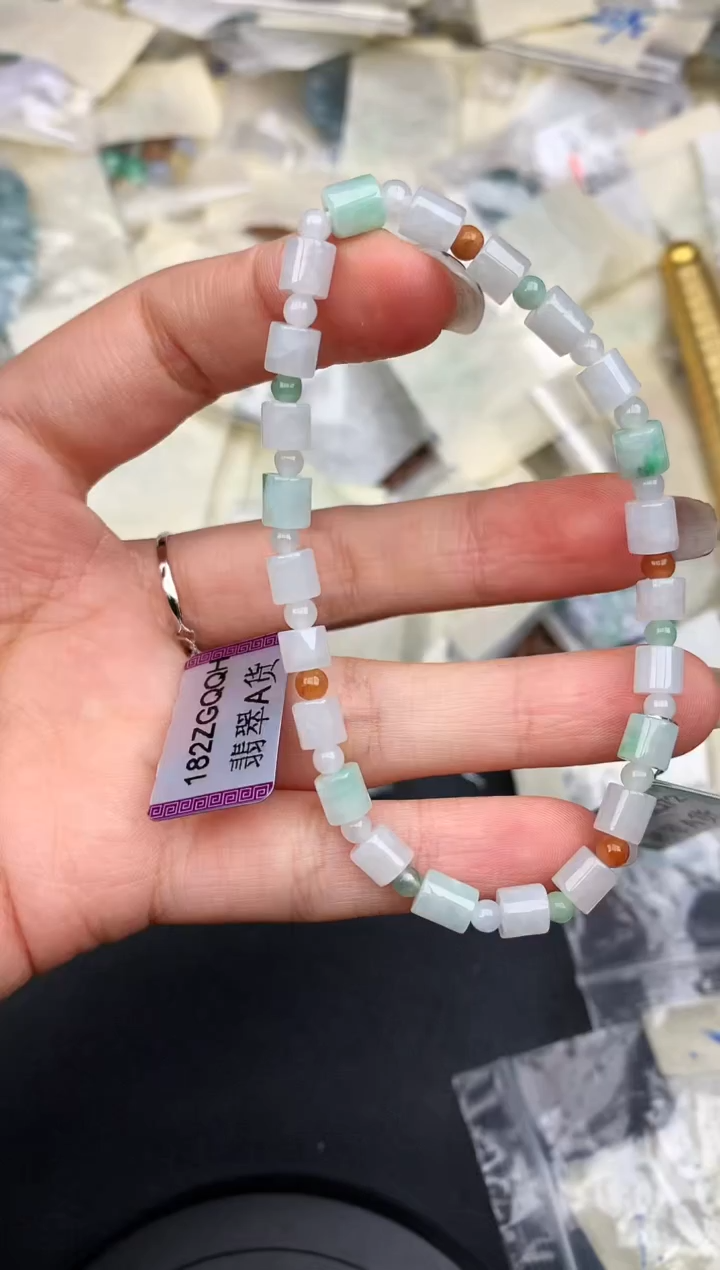 未镶嵌挂件翡翠—