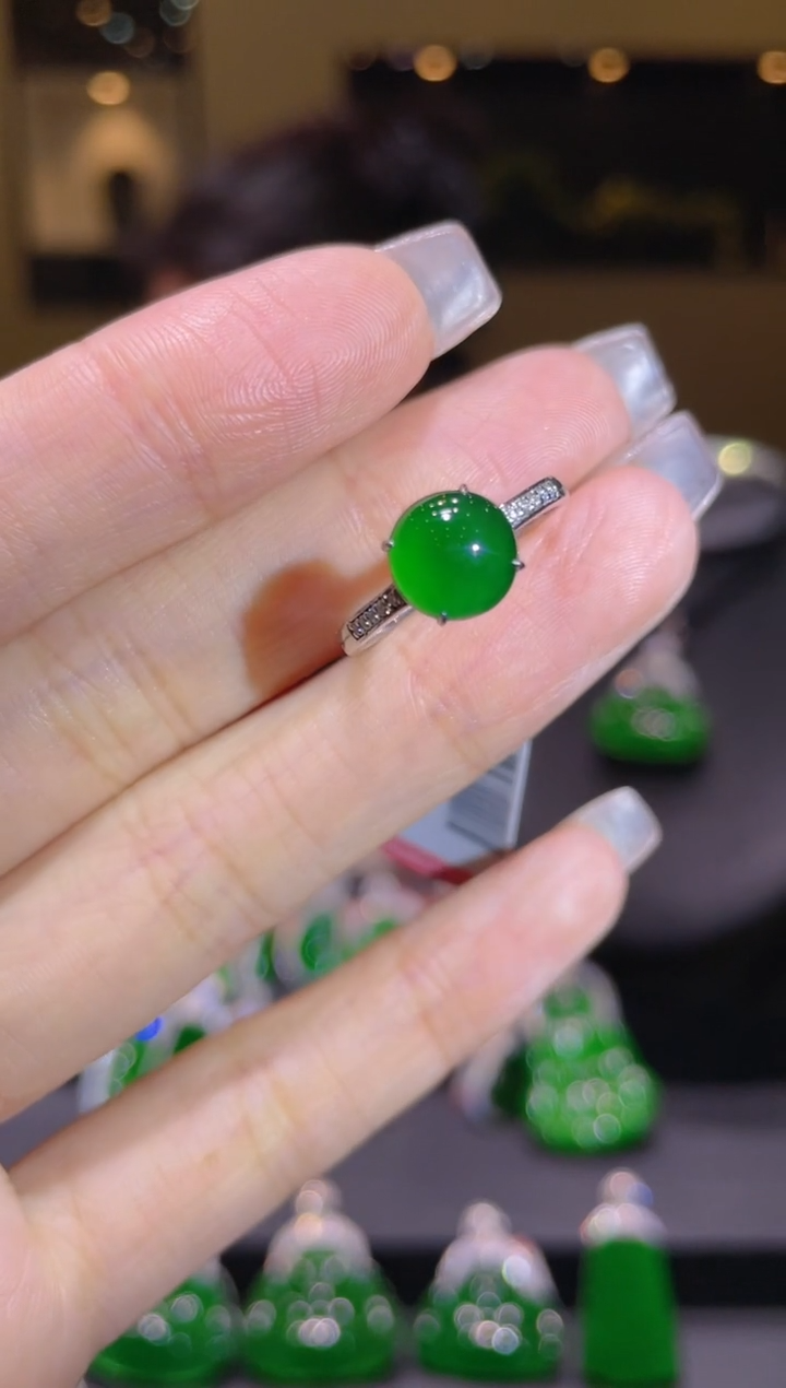 【闪购商品】翡翠吊坠(不含链)18K金镶嵌A69