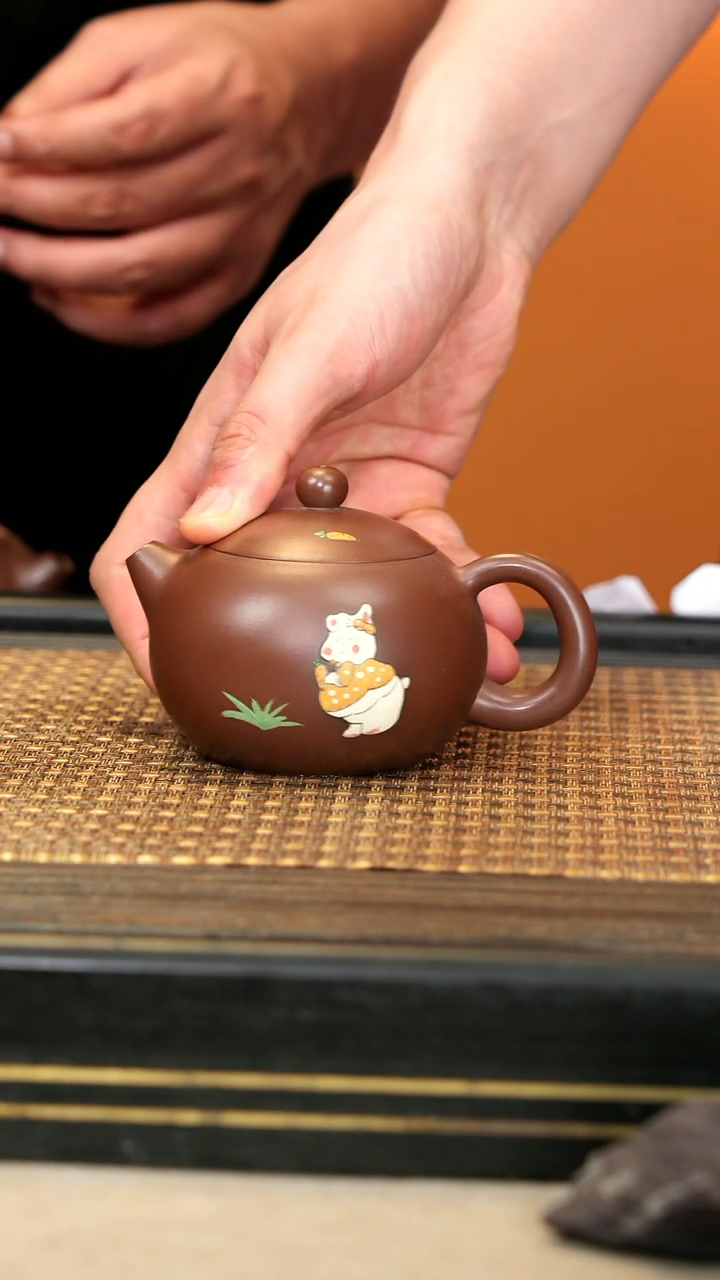 茶壶紫砂ZCJ76《兔乐·西施》革紫泥