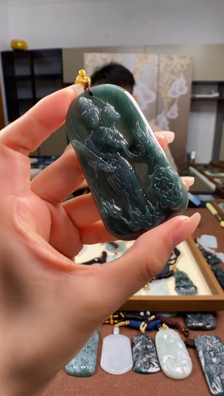 颈饰未镶嵌翡翠 多样性发其一