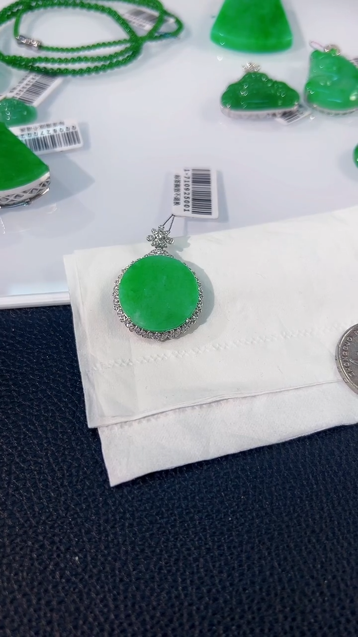 颈饰18K金镶嵌翡翠 缅料A货/支持复检/一件