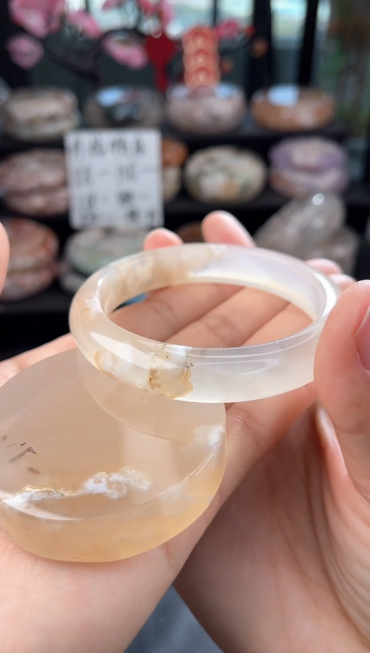 【闪购商品】石英质玉手镯未镶嵌56