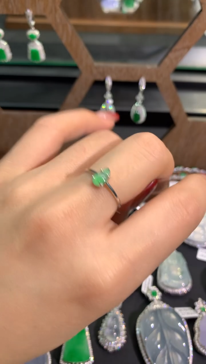 【闪购商品】翡翠吊坠(不含链)18K金镶嵌戒指