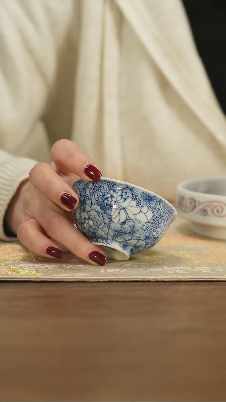 【闪购商品】景德镇手工青花万花撇口杯
