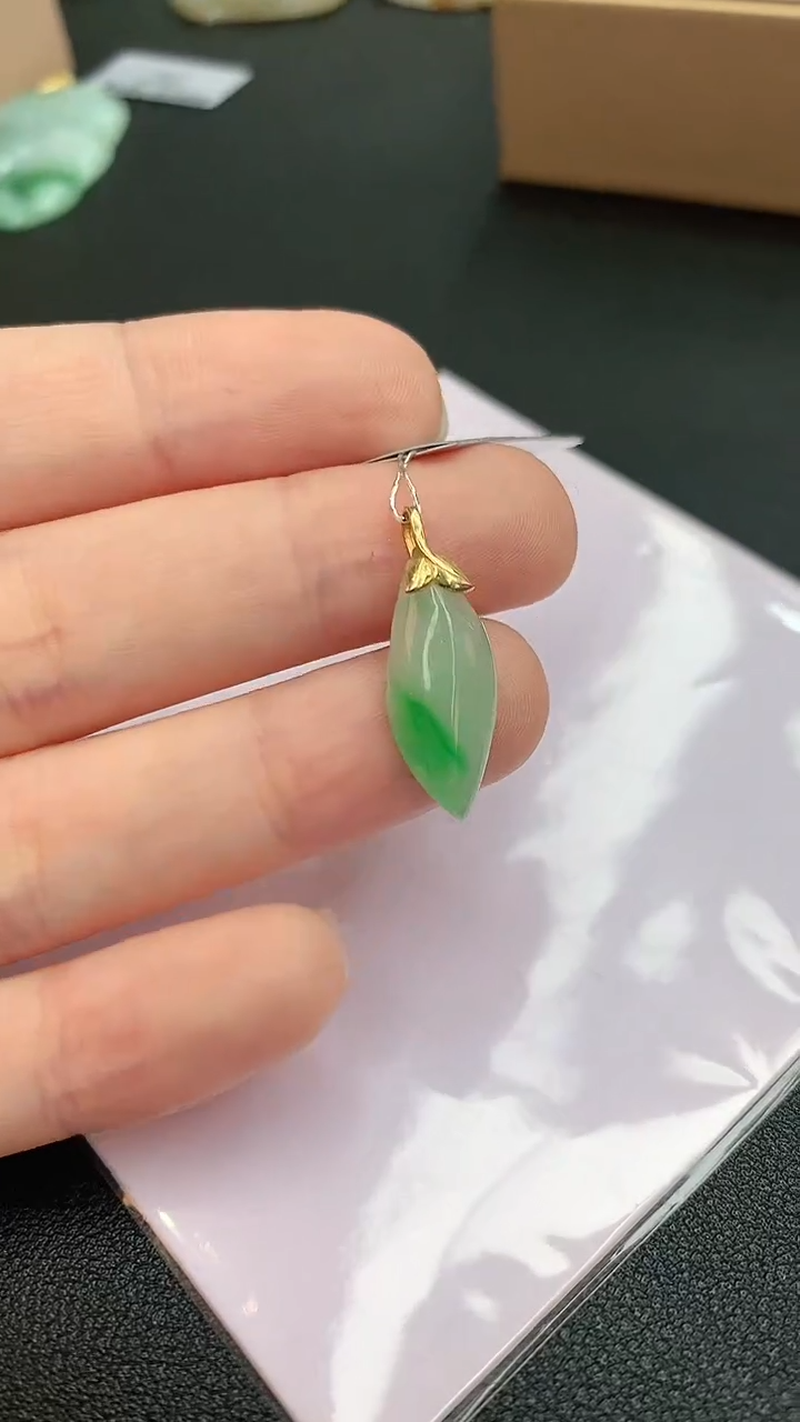 【闪购商品】翡翠颈饰18K金镶嵌赠礼盒证书  敏