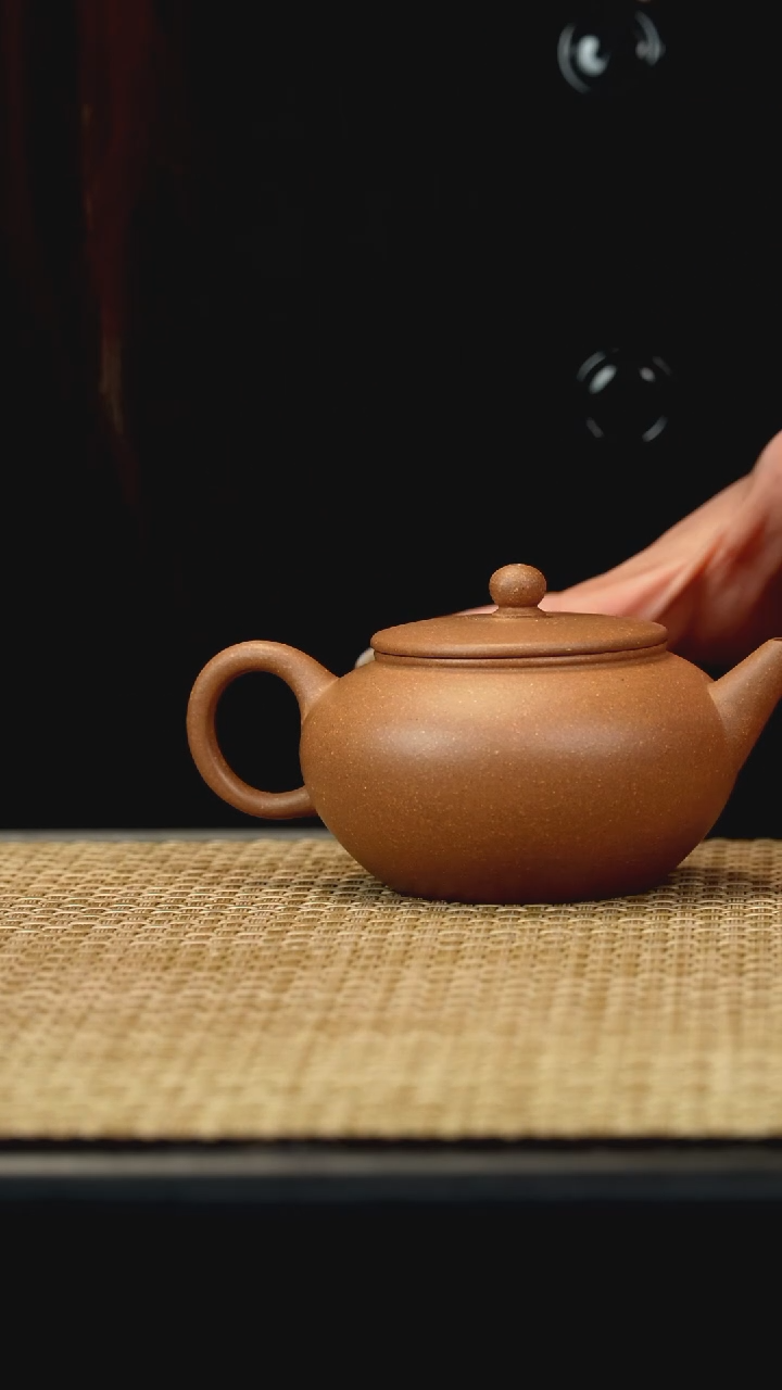 【闪购商品】紫砂茶壶老段泥剑流水平110c