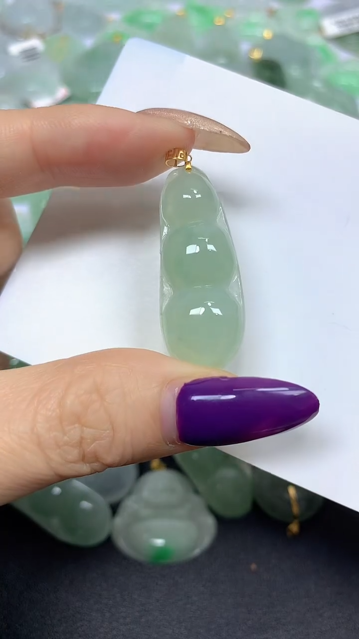 颈饰18K金镶嵌翡翠 