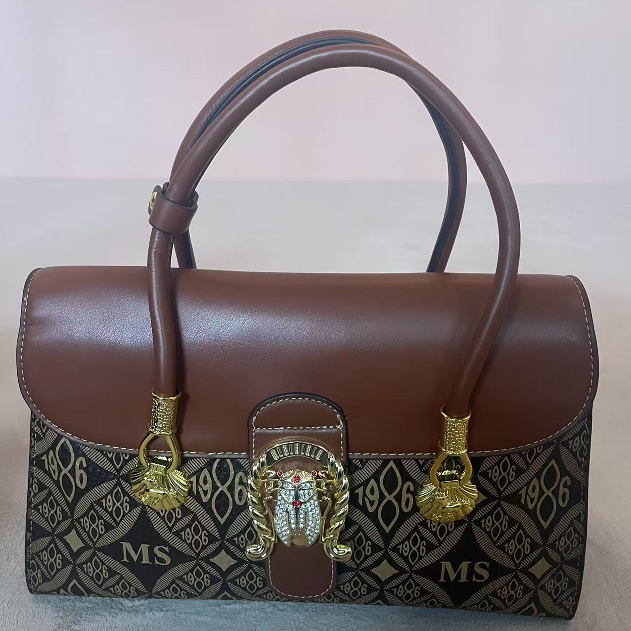 2025新款锁扣波士顿通勤风斜挎包秋冬斜跨托特包单根防盗