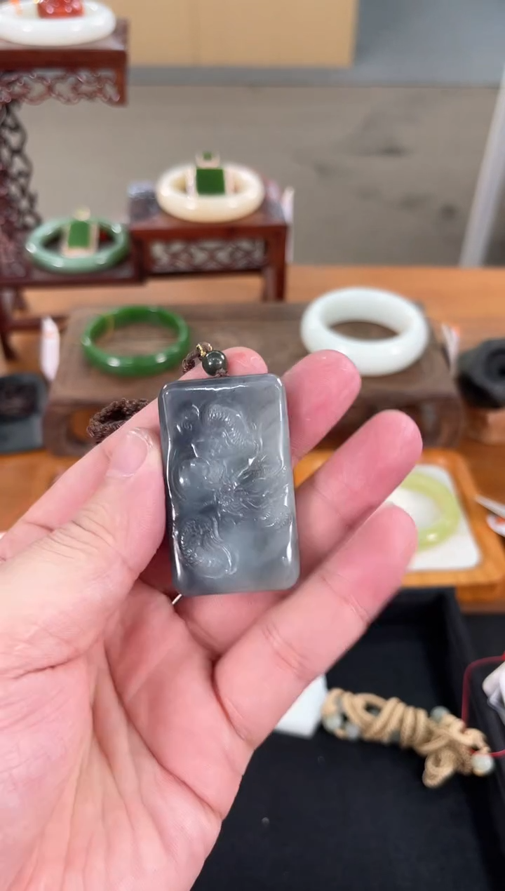 吊坠(不含链)未镶嵌和田玉若羌楼兰三色 龙牌 