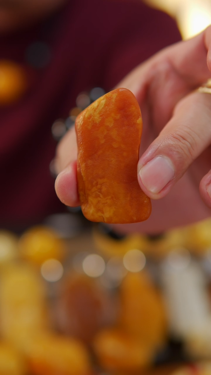 【闪购商品】蜜蜡裸石未镶嵌全皮原石15.62