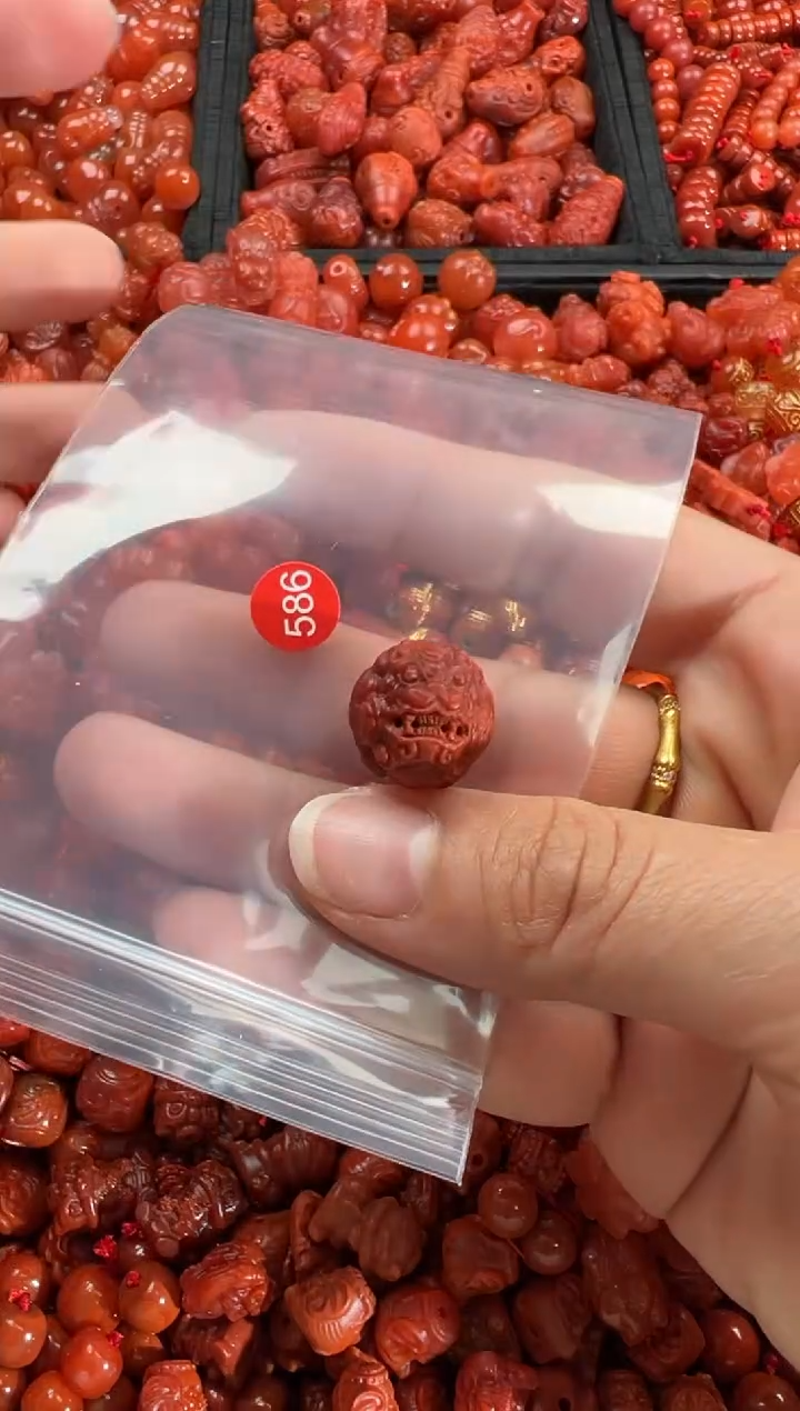 【闪购商品】南红玛瑙颈饰未镶嵌1