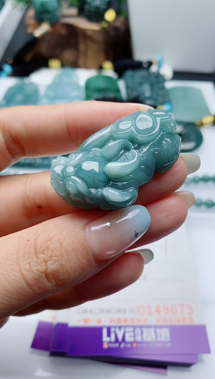 颈饰未镶嵌翡翠 