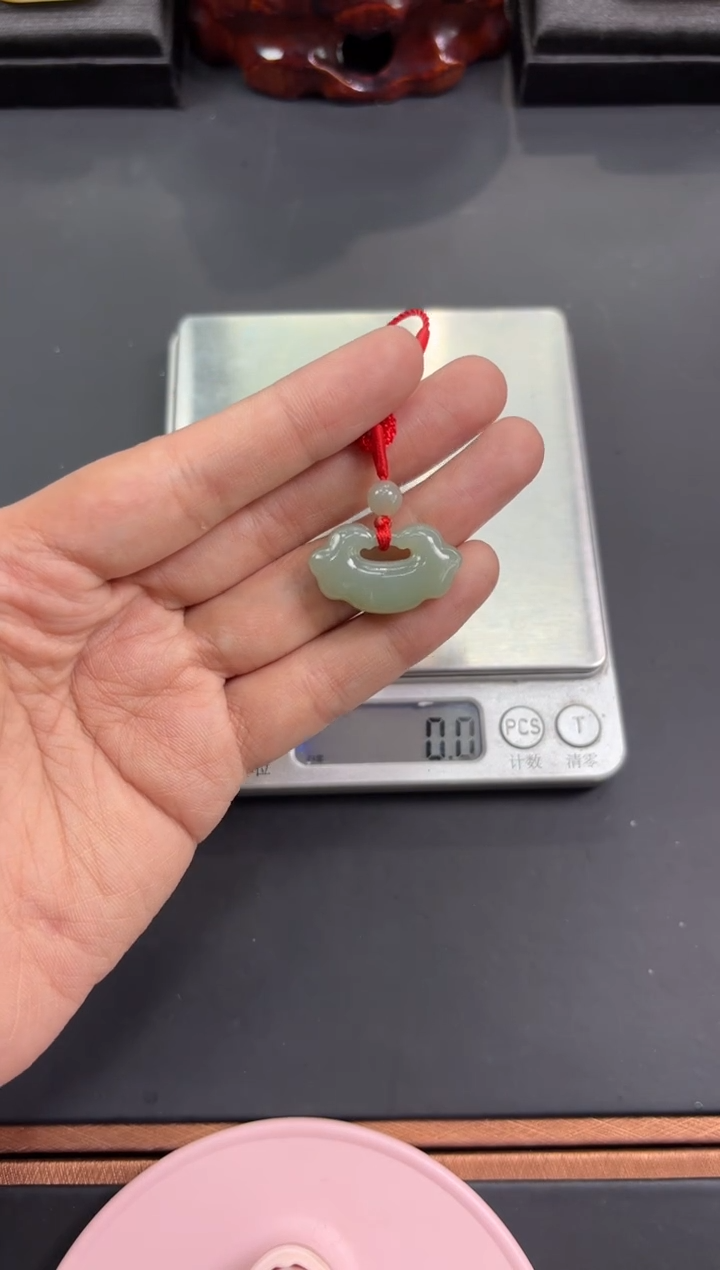 【闪购商品】和田玉吊坠(赠链)未镶嵌且末微色差近矿吊坠