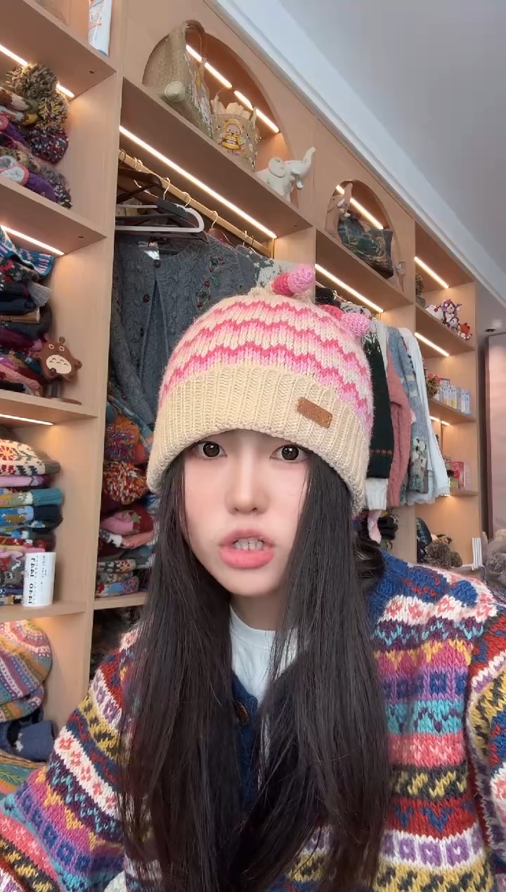 白粉色好事发生帽