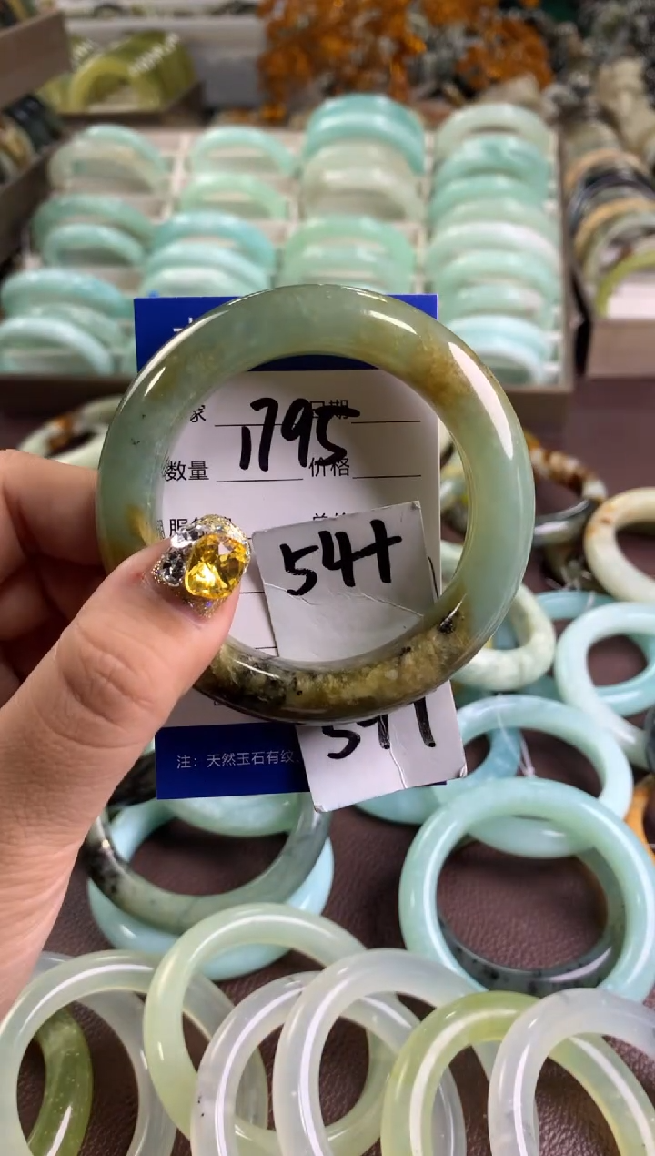 【闪购商品】蛇纹石玉手镯未镶嵌1795
