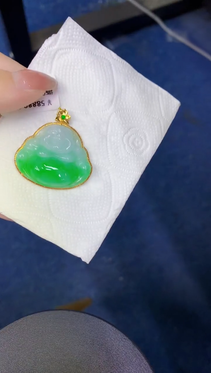 颈饰18K金镶嵌翡翠缅甸天然翡翠A货