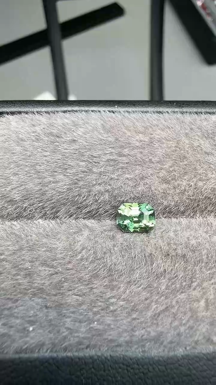 【闪购商品】彩色蓝宝石无烧绿蓝宝未镶嵌1ct-A686-1p