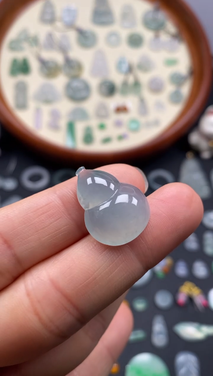 翡翠未镶嵌颈饰晴底葫芦/芬