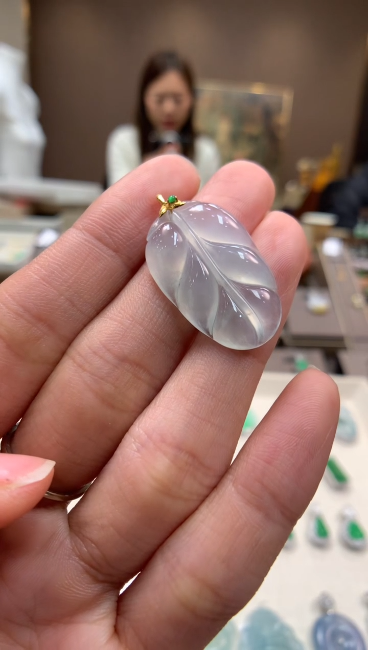 【闪购商品】翡翠颈饰18K金镶嵌叶子