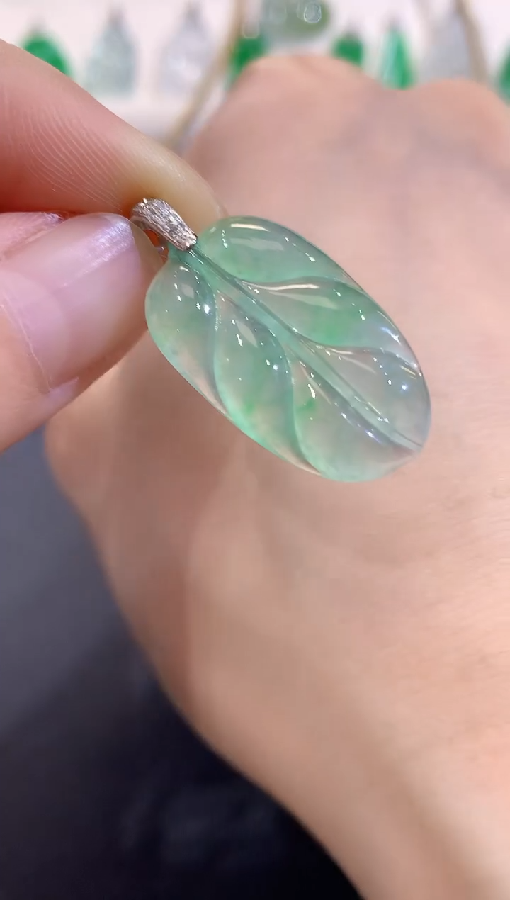 吊坠(不含链)18K金镶嵌翡翠A50 多样性发货一件