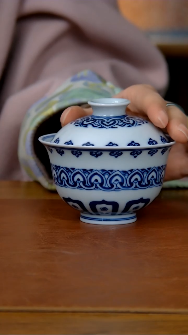 【闪购商品】陶瓷宝相纹两才盖碗（元宝型120cc）