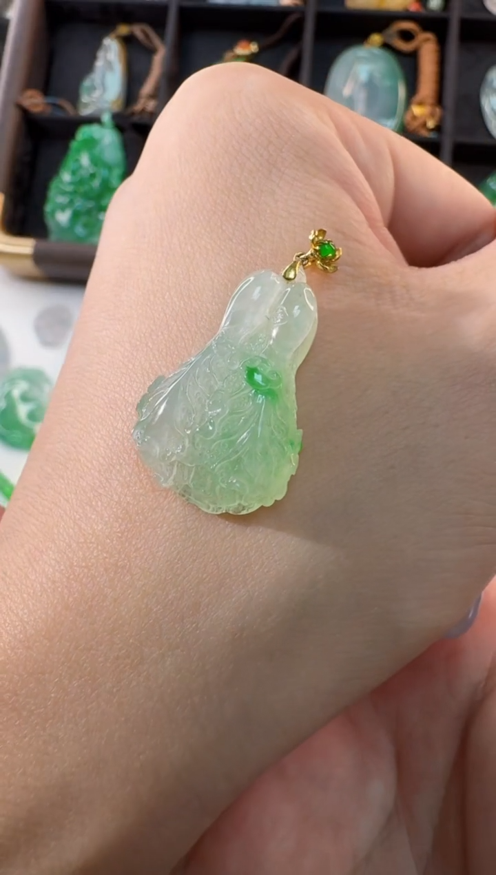 颈饰18K金镶嵌翡翠缅甸A货翡翠