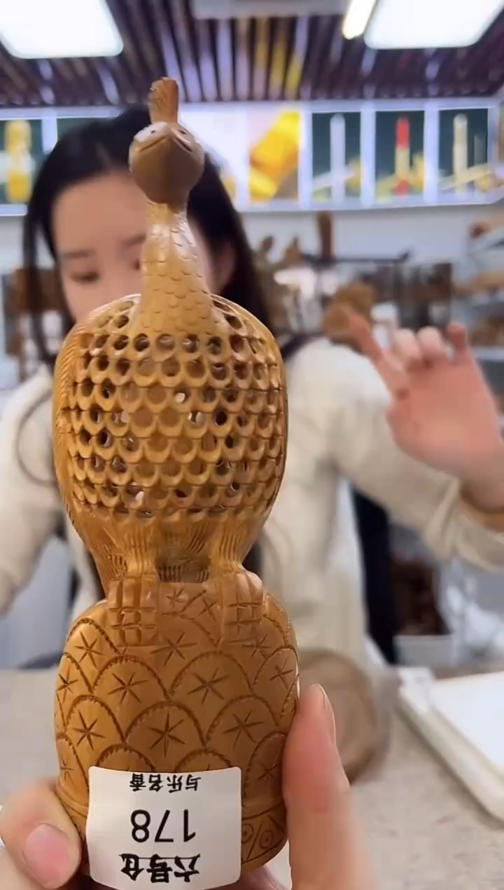 檀香木其他6号仓老山檀摆件191克