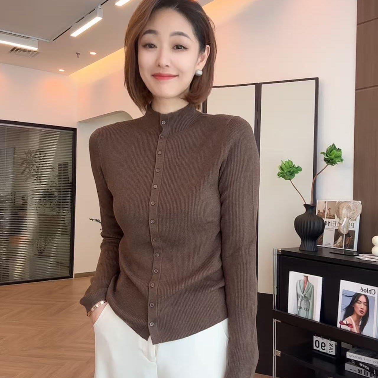 FIGO LOVE 半高领百搭款排扣显瘦坑条针织开衫z911