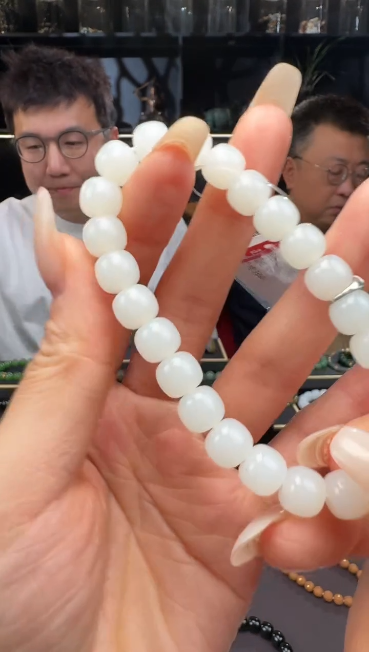 颈饰未镶嵌和田玉9mm金山老型手串