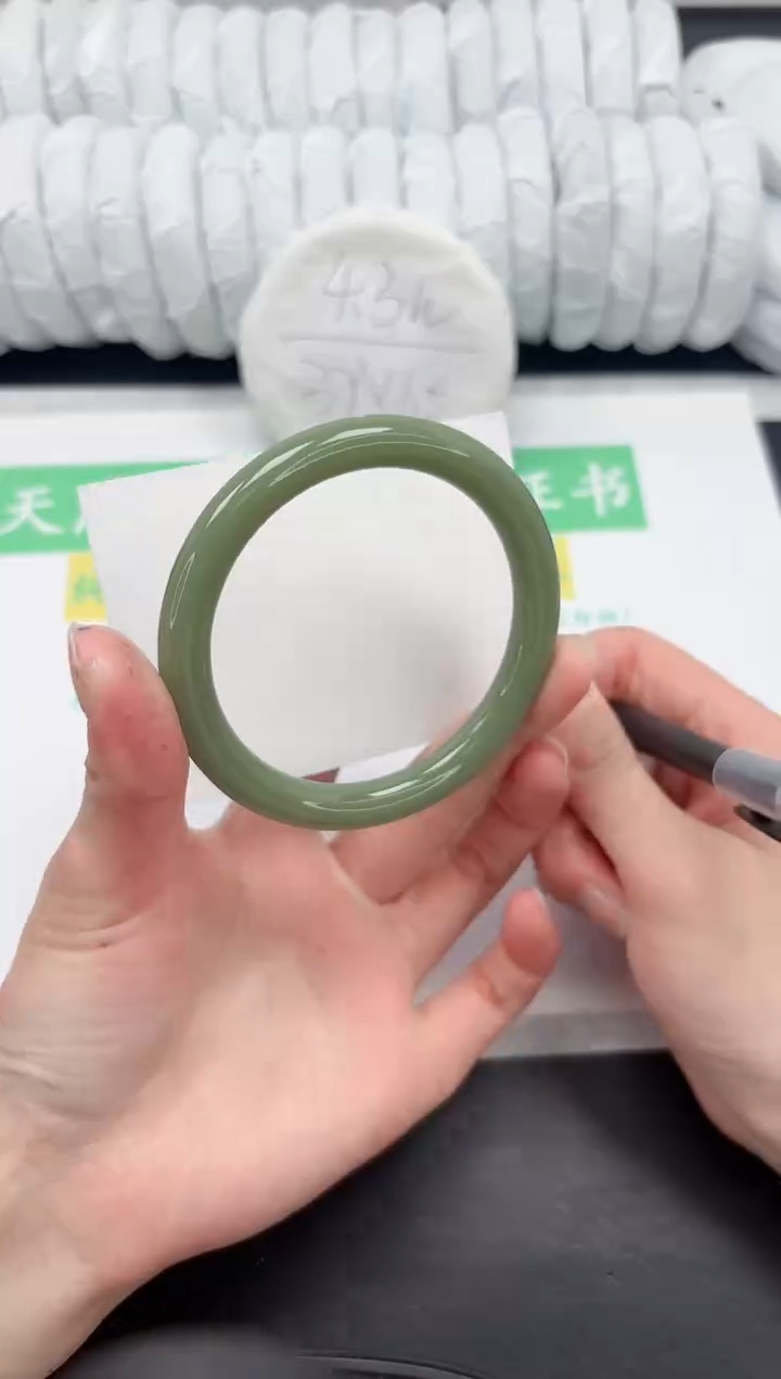 【闪购商品】石英质玉手镯未镶嵌228-59.5