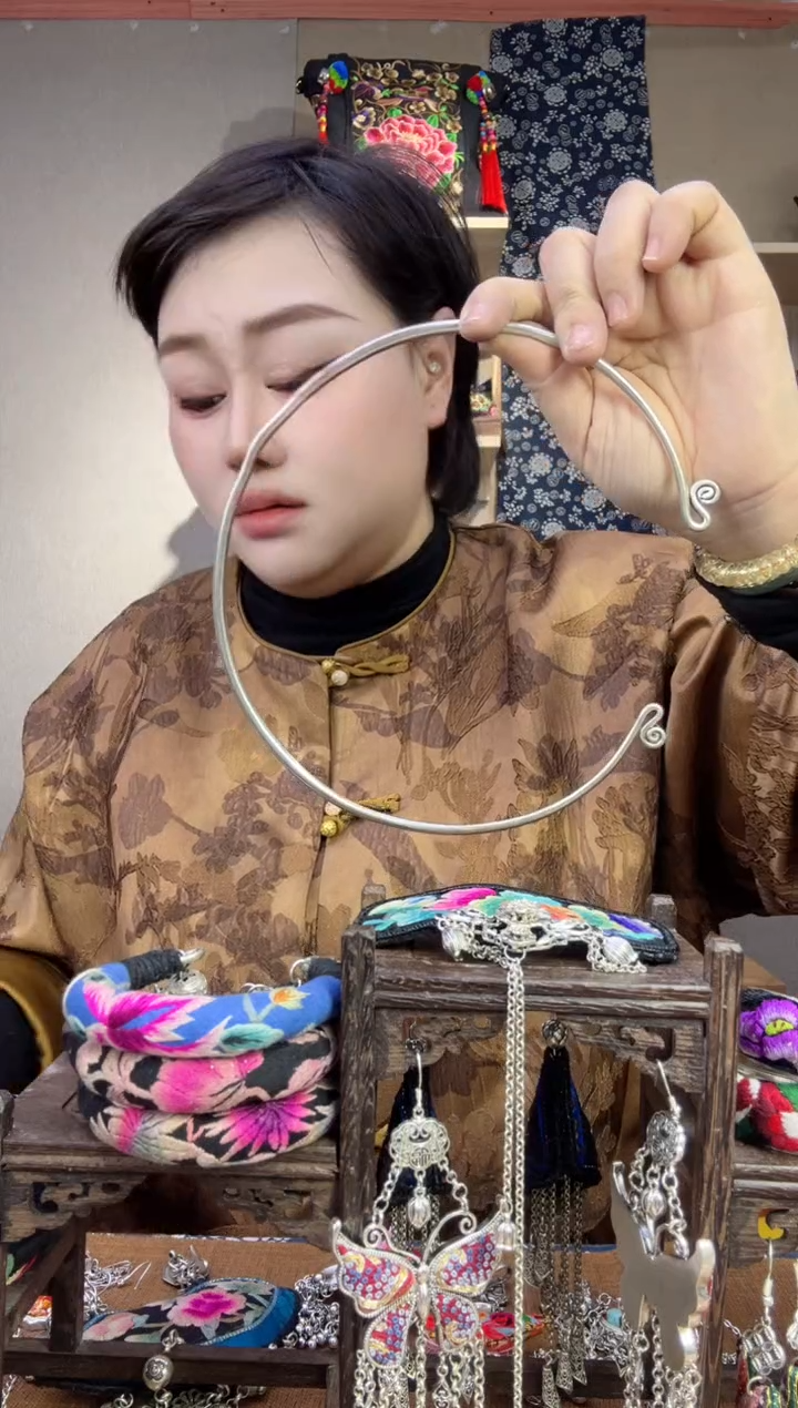 【闪购商品】刺绣纯手工苗绣非遗项圈