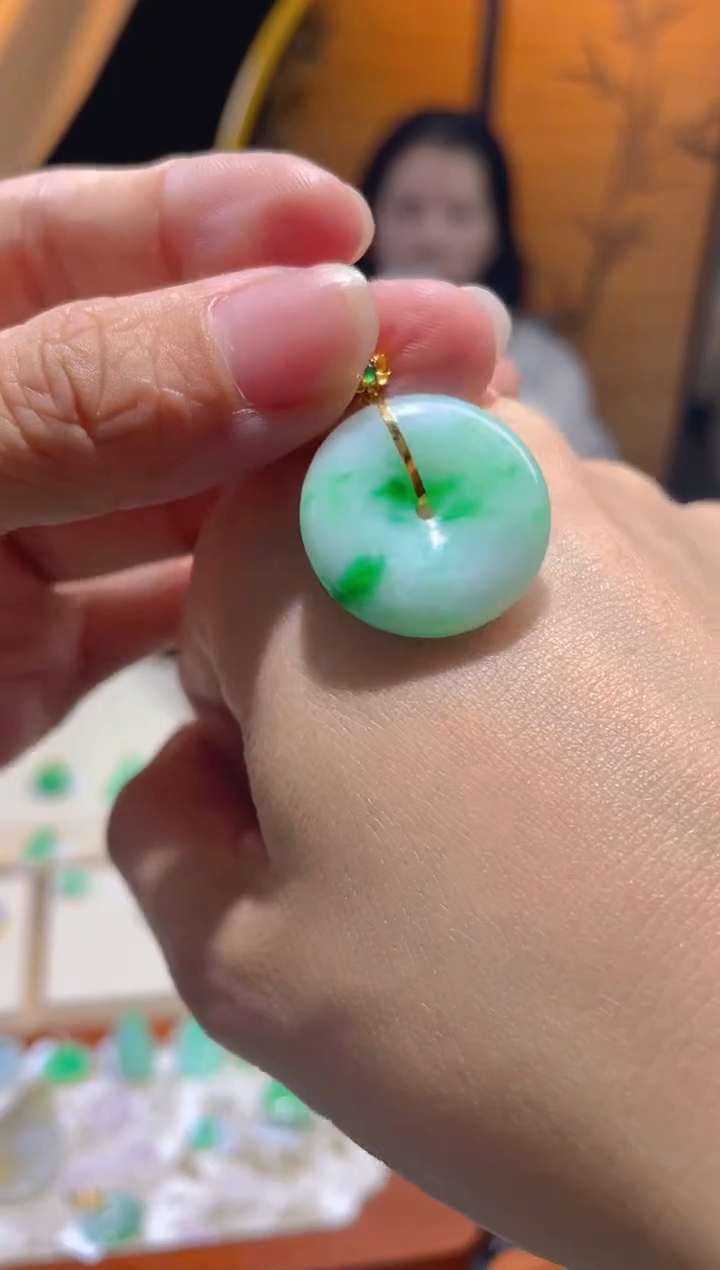 【闪购商品】翡翠颈饰18K金镶嵌假一赔三