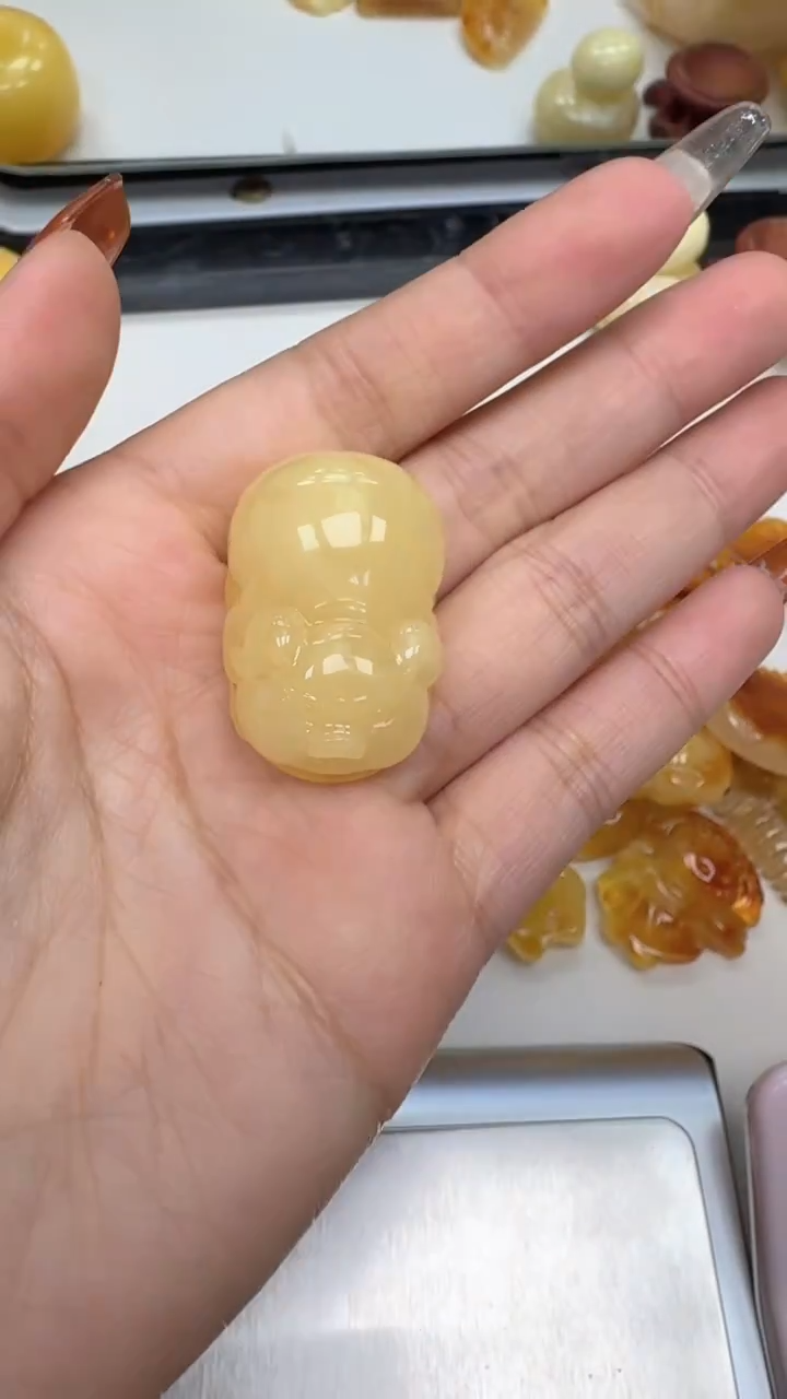 裸石琥珀未镶嵌如图